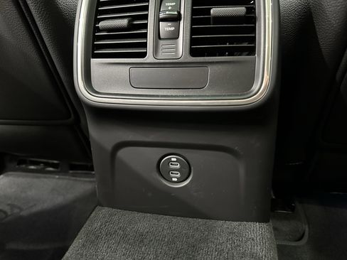 Certified 2024 Porsche Macan image 21