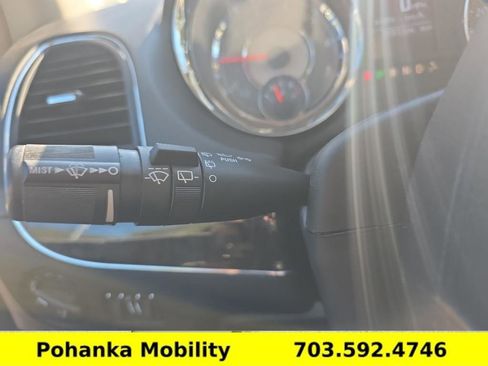 Used 2013 Chrysler Town & Country Touring image 15