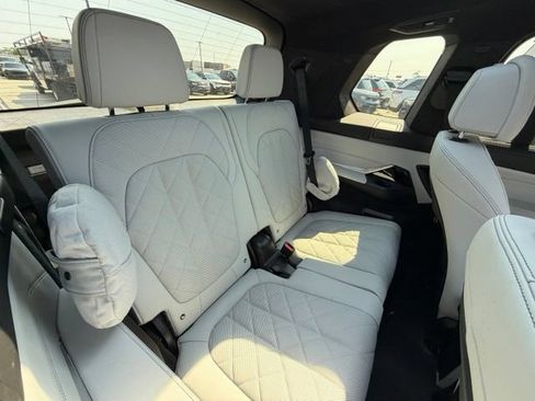Used 2023 BMW X7 xDrive40i w/ Premium Package AWD/4WD image 32