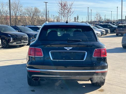 Used 2019 Bentley Bentayga image 11