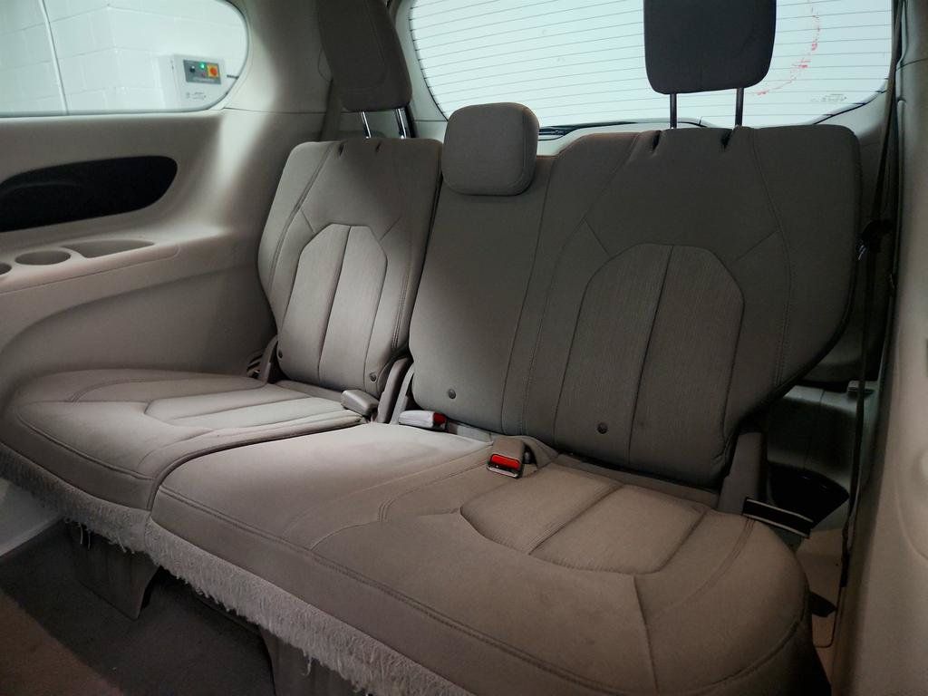 Used 2020 Chrysler Pacifica Touring FWD image 24
