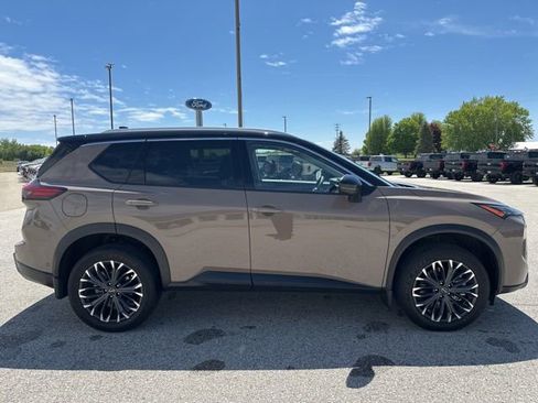 Used 2025 Nissan Rogue SL w/ Tech Package AWD/4WD image 2