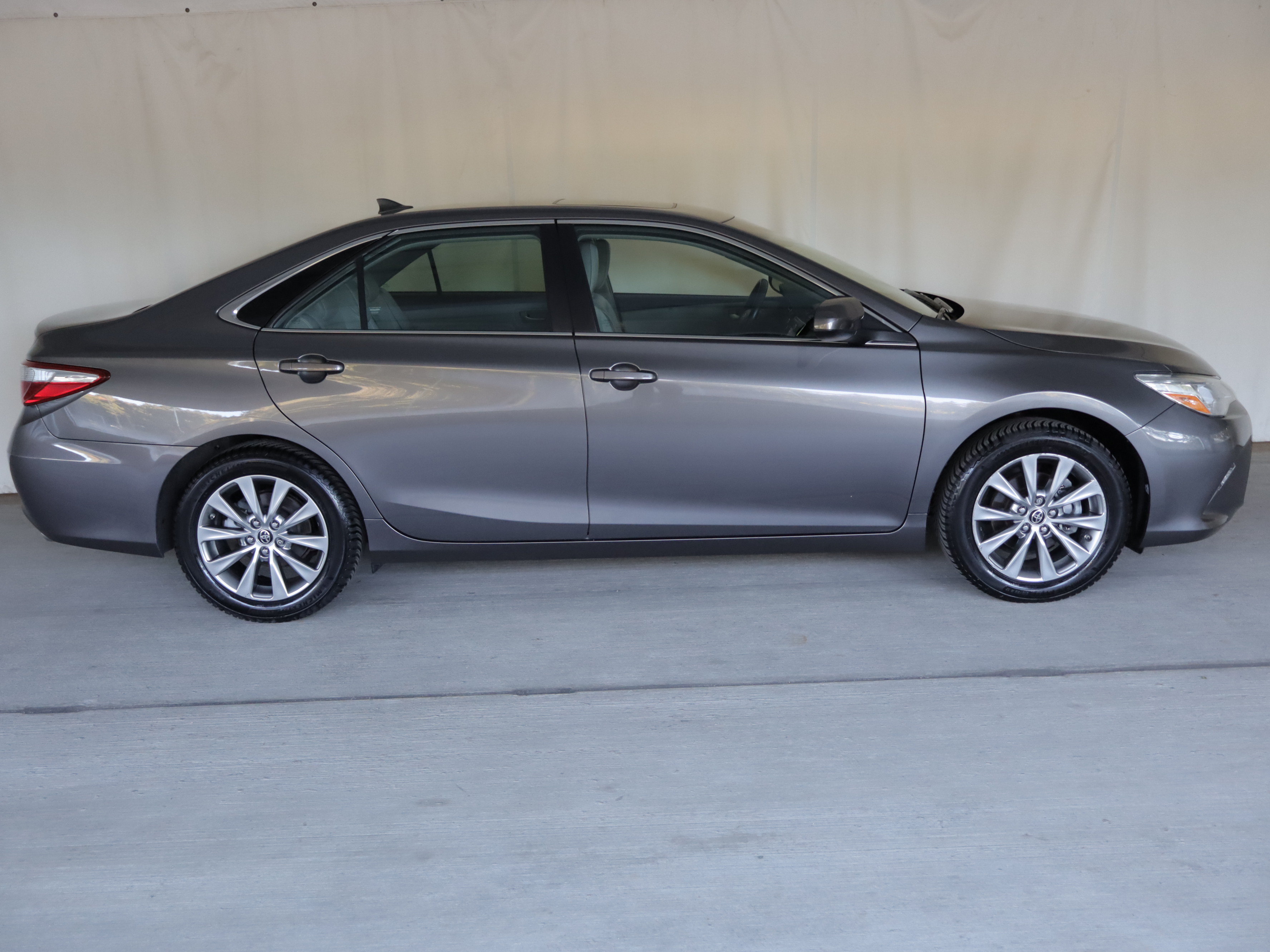 Used 2016 Toyota Camry XLE w/ Advanced Technology Package FWD image 7