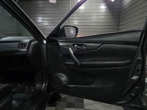 Used 2019 Nissan Rogue SV image 33