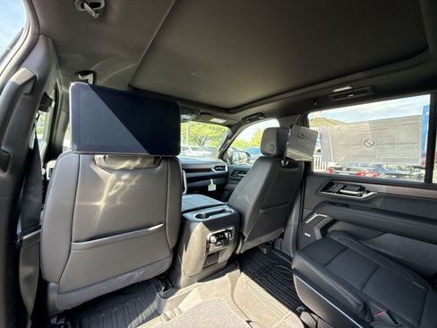 New 2026 GMC Yukon Denali w/ Advanced Technology Package AWD/4WD image 18
