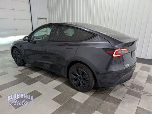 Used 2024 Tesla Model Y Long Range AWD/4WD image 2