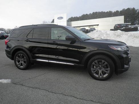 Certified 2025 Ford Explorer Active w/ Active Comfort Package image 8