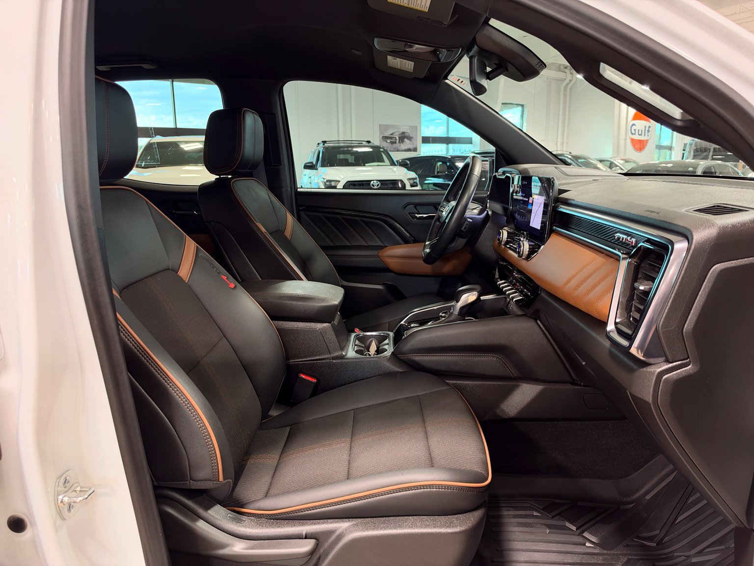 Used 2025 GMC Canyon AT4 AWD/4WD image 39
