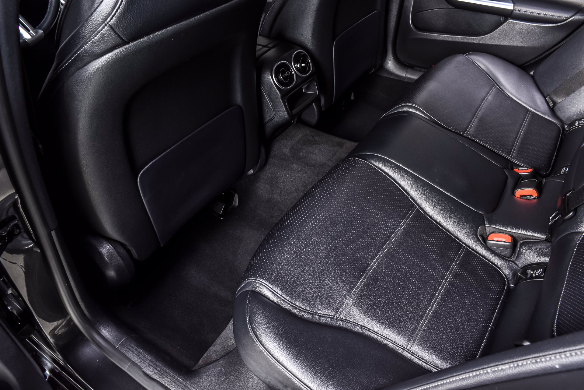 Used 2022 Mercedes-Benz C 300 Sedan image 18