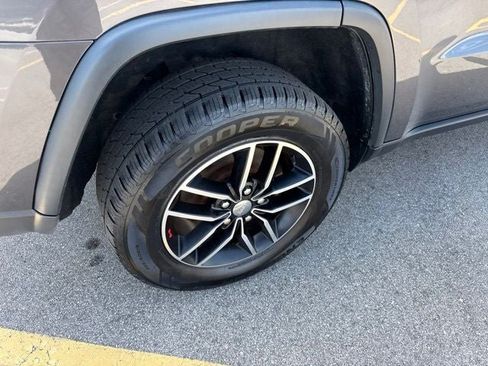 Used 2017 Jeep Grand Cherokee Trailhawk AWD/4WD image 4