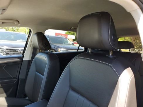 Used 2023 Volkswagen Tiguan SE image 16