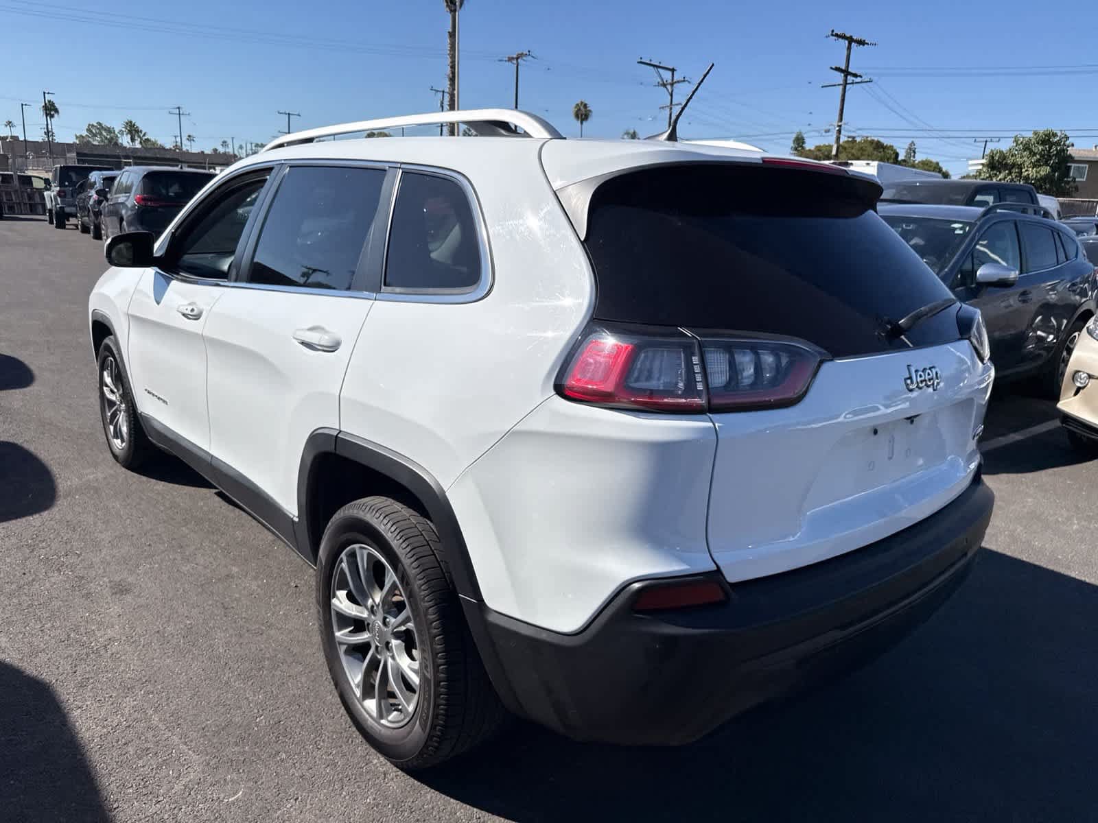 Used 2019 Jeep Cherokee Latitude Plus FWD image 19