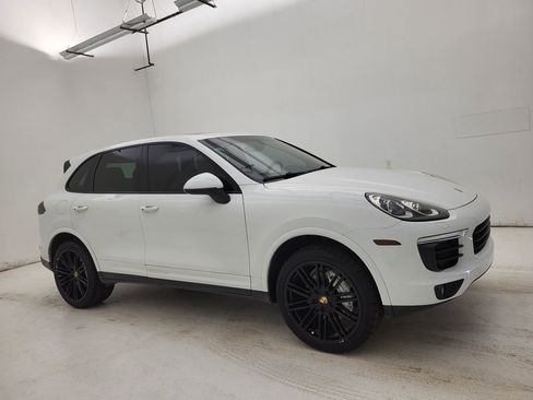 Used 2018 Porsche Cayenne Platinum Edition image 1