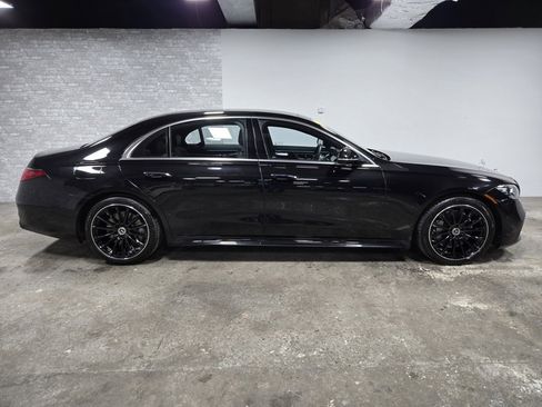 Used 2022 Mercedes-Benz S 580 4MATIC Sedan image 3
