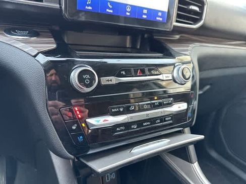Used 2023 Ford Explorer Limited image 9