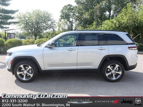 New 2025 Jeep Grand Cherokee Limited AWD/4WD image 3