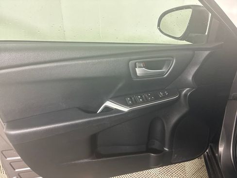 Used 2017 Toyota Camry SE image 14