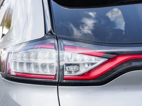 Used 2016 Ford Edge SEL w/ Equipment Group 201A image 7