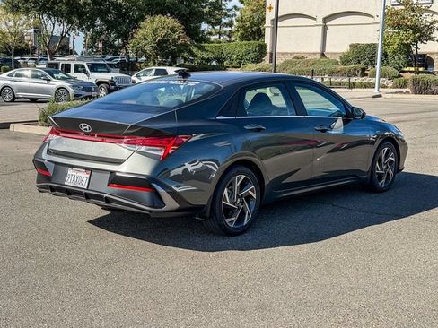 Certified 2025 Hyundai Elantra SEL FWD image 5