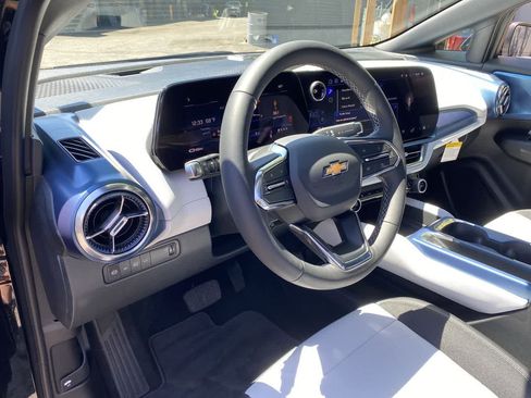 Used 2026 Chevrolet Equinox EV LT FWD image 2