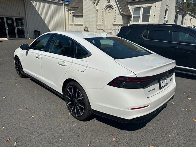 Used 2025 Honda Accord Touring image 4