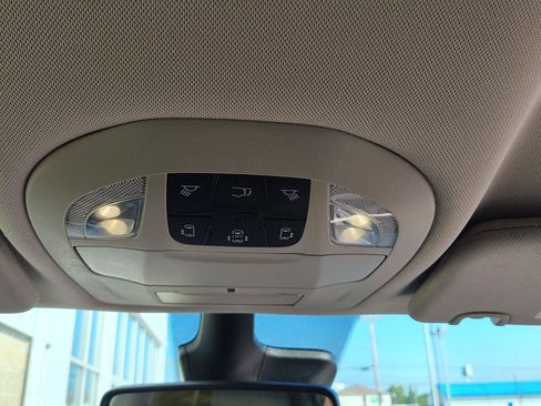 Used 2024 Chrysler Pacifica Touring-L FWD image 25