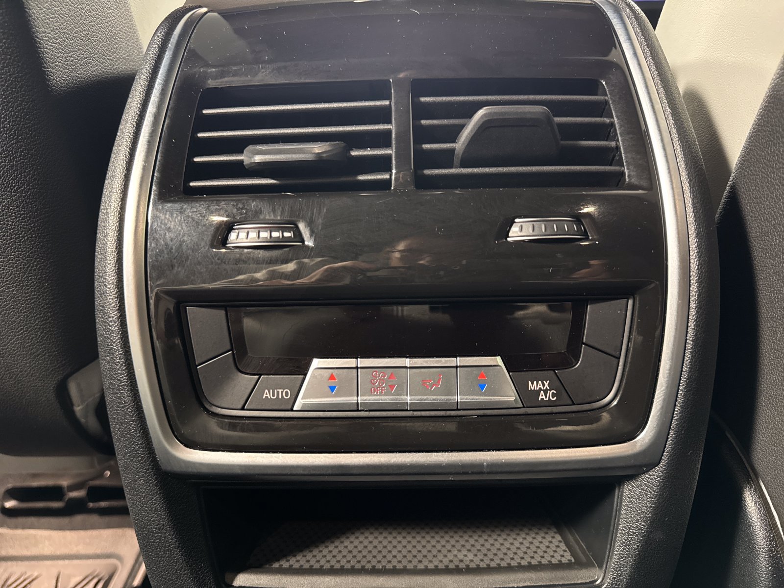 Used 2023 BMW X5 xDrive40i w/ M Sport Package AWD/4WD image 11
