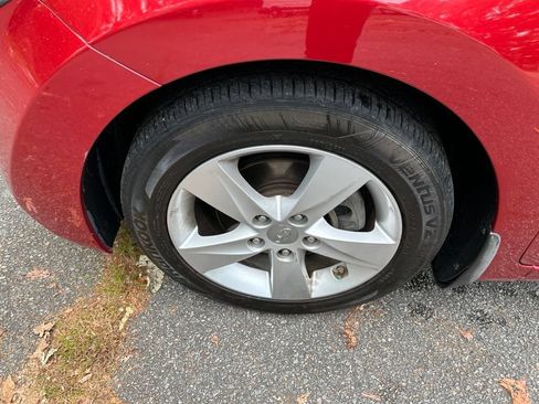 Used 2012 Hyundai Elantra GLS w/ Preferred Pkg 3 FWD image 11