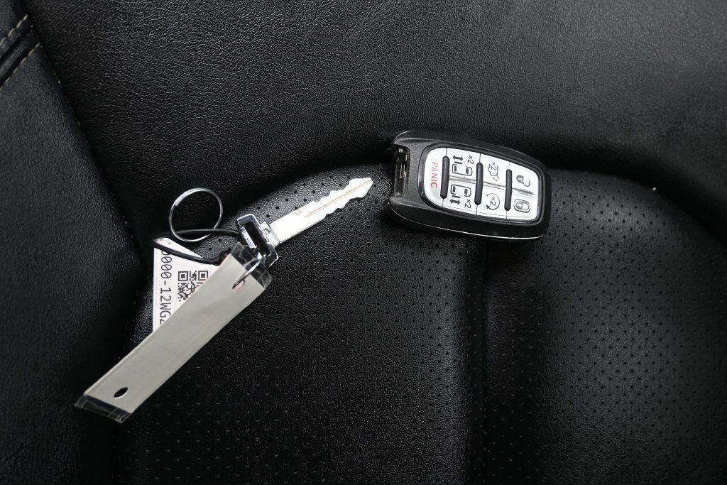 Used 2024 Chrysler Pacifica Touring-L FWD image 22