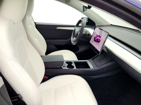 Used 2024 Tesla Model Y 2WD image 27