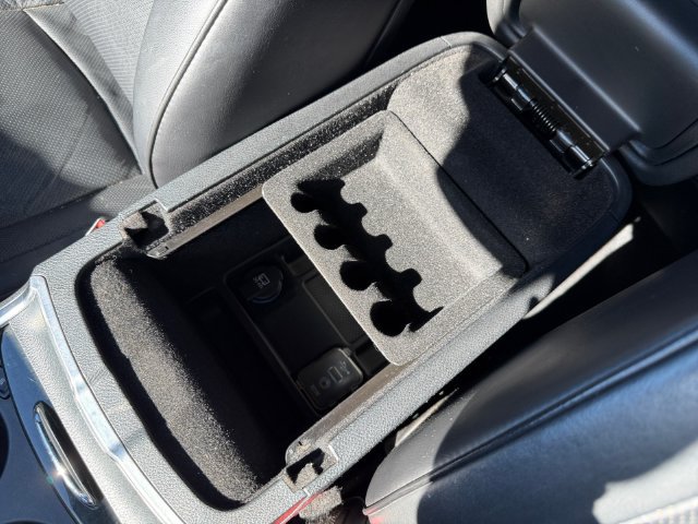 Used 2011 Chrysler 300 C RWD image 30