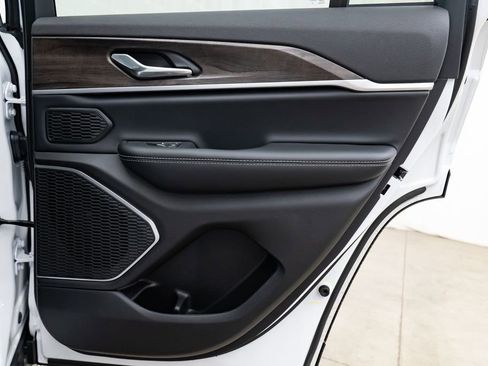 New 2026 Jeep Grand Cherokee Limited w/ Limited Altitude Package image 31