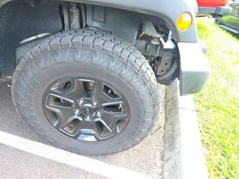 Used 2017 Jeep Wrangler Sport AWD/4WD image 2