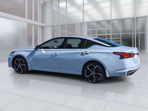 New 2025 Nissan Altima 2.5 SR image 3