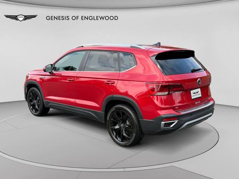 Used 2022 Volkswagen Taos SE w/ Panoramic Sunroof Package AWD/4WD image 12