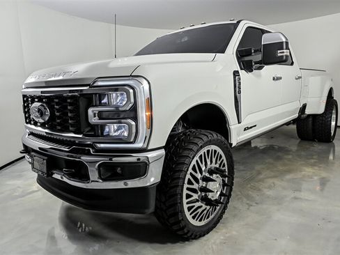 Used 2023 Ford F350 Lariat w/ Lariat Ultimate Package AWD/4WD image 5