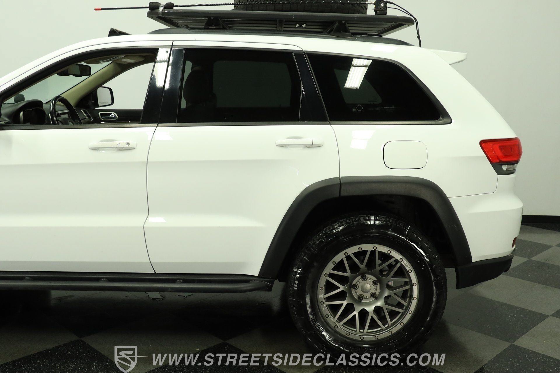 Used 2014 Jeep Grand Cherokee Limited w/ Luxury Group II AWD/4WD image 24