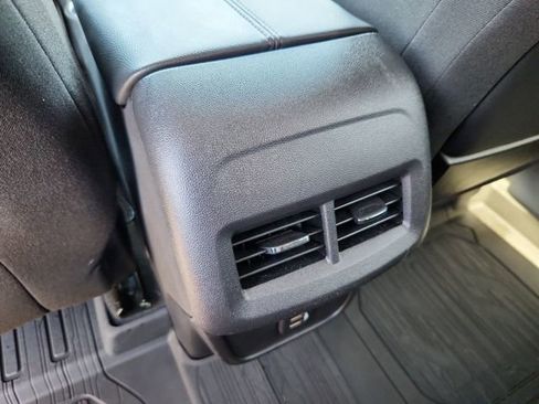 Used 2024 GMC Terrain SLE AWD/4WD image 17