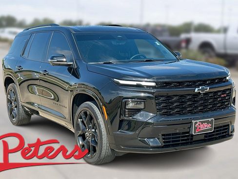 Used 2024 Chevrolet Traverse RS image 1