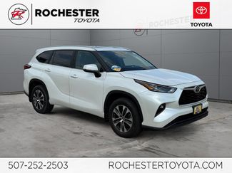 Used 2023 Toyota Highlander XLE AWD/4WD video 1