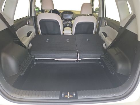 Used 2025 Kia Soul LX w/ LX Technology Package FWD image 26