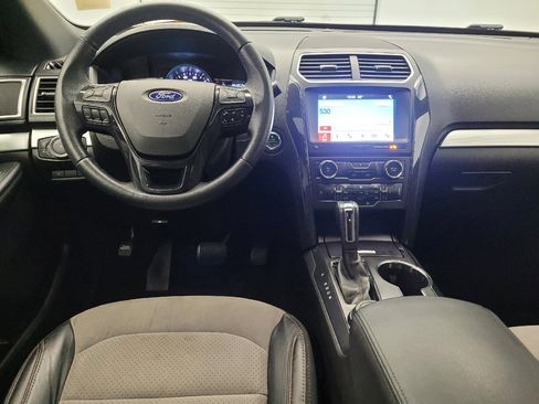 Used 2017 Ford Explorer XLT w/ Equipment Group 202A AWD/4WD image 22
