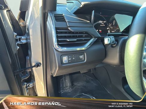 Used 2025 GMC Acadia Elevation image 17