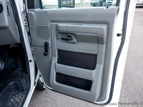 Used 2017 Ford E-350 and Econoline 350 Super Duty image 19