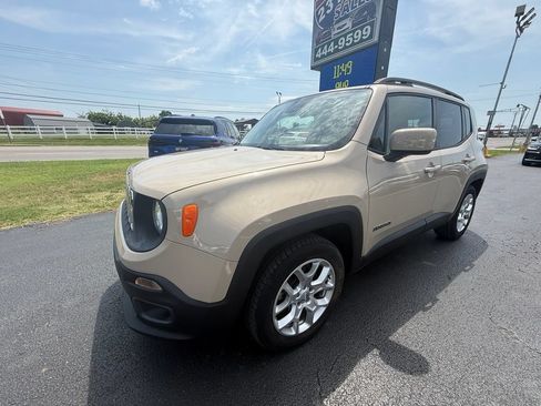 Used 2015 Jeep Renegade Latitude w/ Cold Weather Group FWD image 8