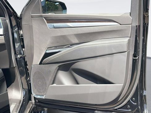 Certified 2026 Cadillac Escalade ESV Luxury RWD image 32