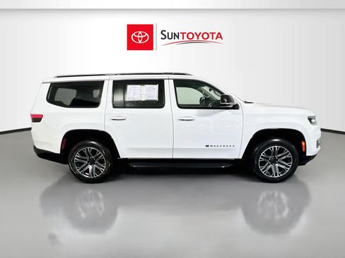 Used 2024 Jeep Wagoneer Series II w/ Flexible Seating Group RWD image 2