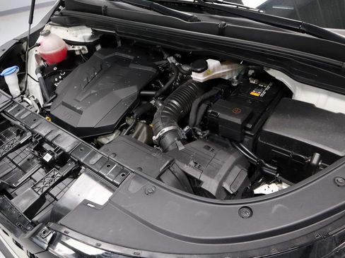 Used 2025 Kia Carnival FWD image 18