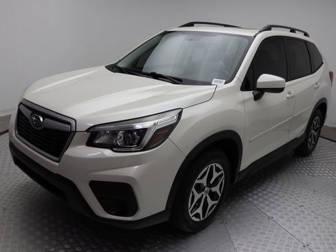 Used 2019 Subaru Forester Premium image 2