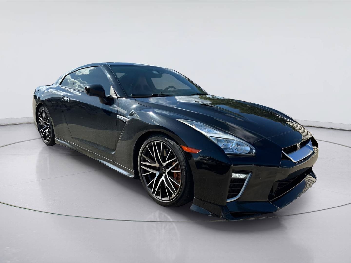Used 2020 Nissan GT-R Premium w/ Premium Interior Package AWD/4WD image 3